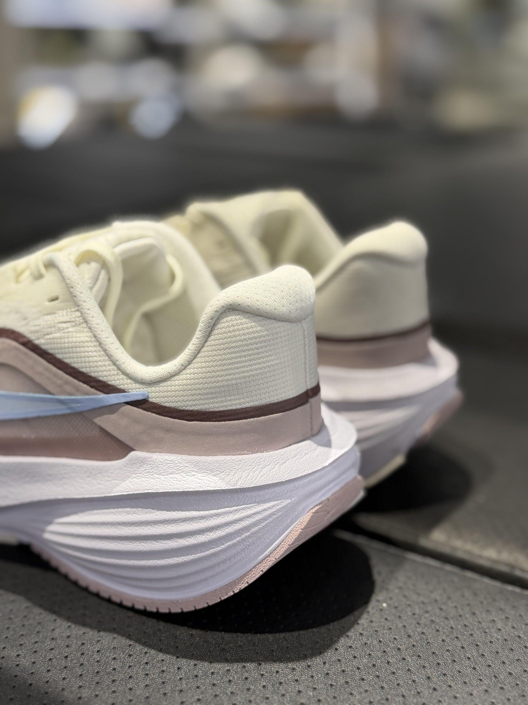 被Nike这双奶fufu的跑鞋拿捏了 脚感无敌😜